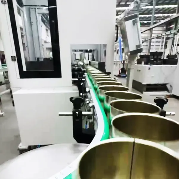 India: High-level palletizer with automatic placement of top frames and slip sheets