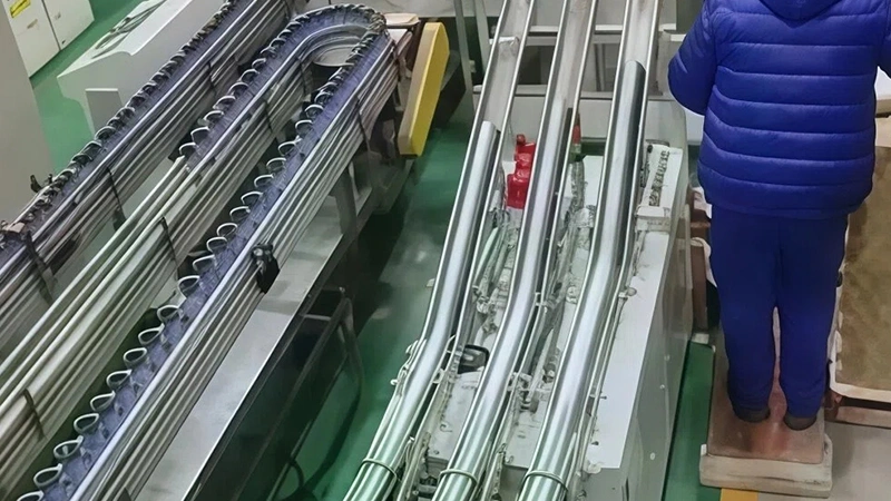 Automatic Can Lid Feeder with Manual Unwrapping