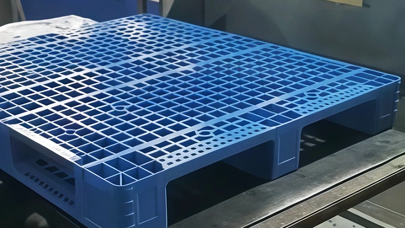 Plastic Pallet, Layer Pads and Top Caps