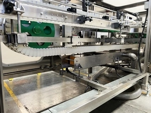 Bottle-Clamping Ionized Air Rinser